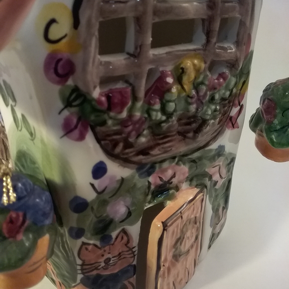 Ceramic Cottzge House Garden Flowers House - Picture 8 of 9